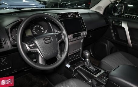 Toyota Land Cruiser Prado 150 рестайлинг 2, 2022 год, 6 100 000 рублей, 19 фотография