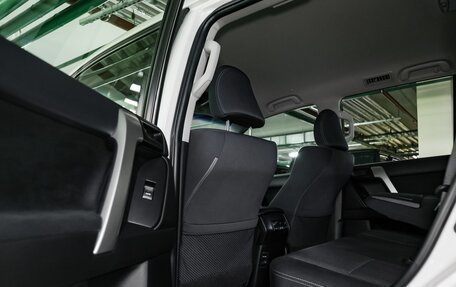 Toyota Land Cruiser Prado 150 рестайлинг 2, 2022 год, 6 100 000 рублей, 25 фотография