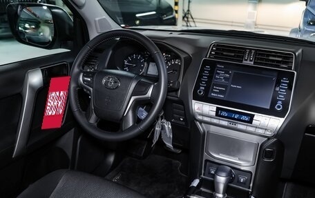 Toyota Land Cruiser Prado 150 рестайлинг 2, 2022 год, 6 100 000 рублей, 35 фотография