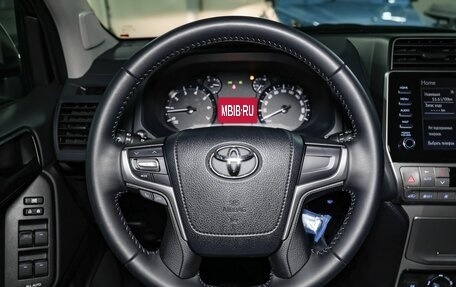 Toyota Land Cruiser Prado 150 рестайлинг 2, 2022 год, 6 100 000 рублей, 31 фотография