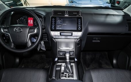 Toyota Land Cruiser Prado 150 рестайлинг 2, 2022 год, 6 100 000 рублей, 36 фотография