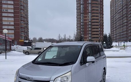Toyota Noah III, 2007 год, 1 260 000 рублей, 3 фотография