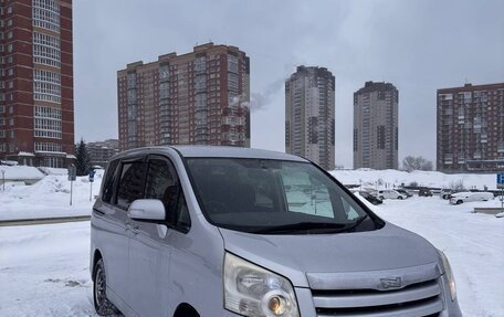 Toyota Noah III, 2007 год, 1 260 000 рублей, 2 фотография