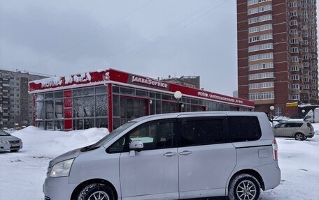 Toyota Noah III, 2007 год, 1 260 000 рублей, 4 фотография