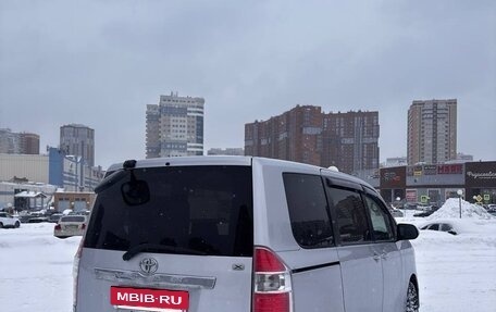 Toyota Noah III, 2007 год, 1 260 000 рублей, 7 фотография