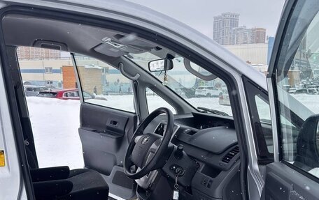 Toyota Noah III, 2007 год, 1 260 000 рублей, 9 фотография