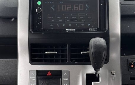 Toyota Noah III, 2007 год, 1 260 000 рублей, 14 фотография