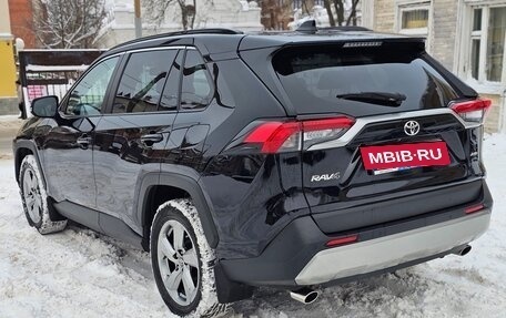 Toyota RAV4, 2021 год, 2 850 000 рублей, 5 фотография