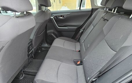 Toyota RAV4, 2021 год, 2 850 000 рублей, 21 фотография