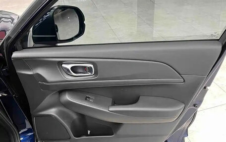 Honda Vezel, 2023 год, 1 550 000 рублей, 13 фотография