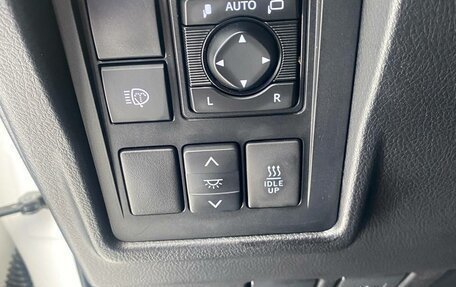 Toyota Land Cruiser Prado 150 рестайлинг 2, 2020 год, 4 900 000 рублей, 12 фотография