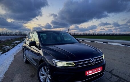 Volkswagen Tiguan II, 2019 год, 2 500 000 рублей, 2 фотография