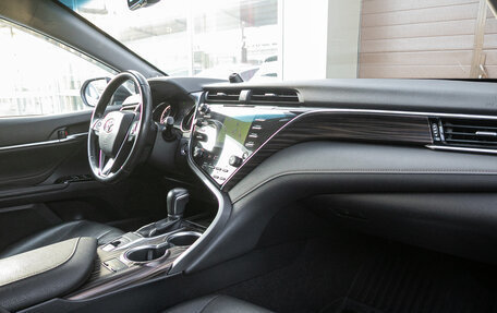 Toyota Camry, 2018 год, 2 875 000 рублей, 20 фотография