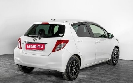 Toyota Vitz, 2013 год, 825 000 рублей, 3 фотография