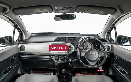 Toyota Vitz, 2013 год, 825 000 рублей, 8 фотография