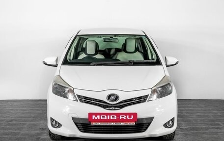 Toyota Vitz, 2013 год, 825 000 рублей, 2 фотография