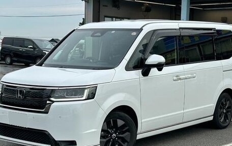 Honda Stepwgn, 2022 год, 2 215 000 рублей, 1 фотография