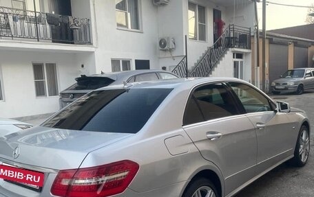 Mercedes-Benz E-Класс, 2011 год, 1 300 000 рублей, 3 фотография