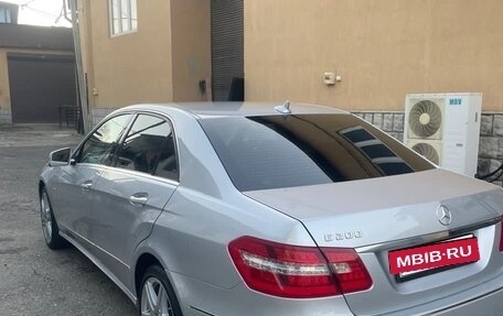 Mercedes-Benz E-Класс, 2011 год, 1 300 000 рублей, 4 фотография