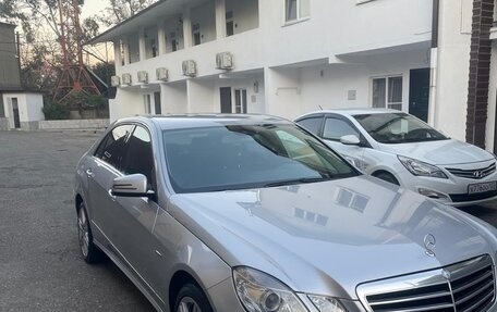 Mercedes-Benz E-Класс, 2011 год, 1 300 000 рублей, 2 фотография