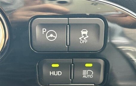 Toyota Prius IV XW50, 2022 год, 1 640 111 рублей, 13 фотография