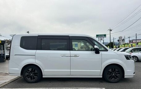 Honda Stepwgn, 2022 год, 2 215 000 рублей, 4 фотография