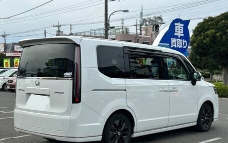 Honda Stepwgn, 2022 год, 2 215 000 рублей, 5 фотография