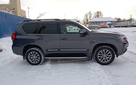 Toyota Land Cruiser Prado 150 рестайлинг 2, 2017 год, 5 200 000 рублей, 6 фотография