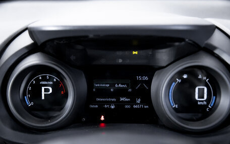 Toyota Yaris, 2020 год, 1 365 000 рублей, 14 фотография