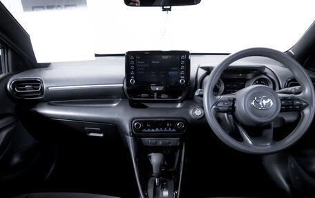 Toyota Yaris, 2020 год, 1 365 000 рублей, 12 фотография