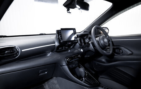 Toyota Yaris, 2020 год, 1 365 000 рублей, 15 фотография