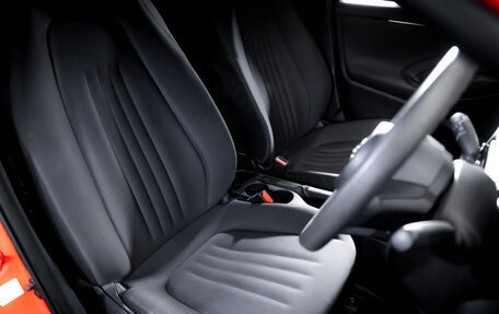 Toyota Yaris, 2020 год, 1 365 000 рублей, 16 фотография