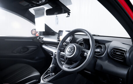 Toyota Yaris, 2020 год, 1 365 000 рублей, 11 фотография