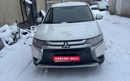 Mitsubishi Outlander III рестайлинг 3, 2018 год, 1 250 000 рублей, 2 фотография