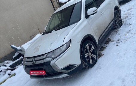 Mitsubishi Outlander III рестайлинг 3, 2018 год, 1 250 000 рублей, 3 фотография