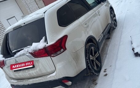 Mitsubishi Outlander III рестайлинг 3, 2018 год, 1 250 000 рублей, 6 фотография