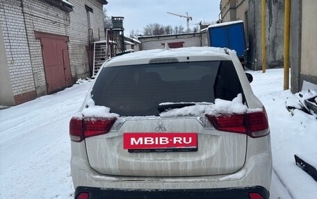 Mitsubishi Outlander III рестайлинг 3, 2018 год, 1 250 000 рублей, 5 фотография