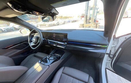 BMW 5 серия, 2025 год, 7 800 000 рублей, 14 фотография