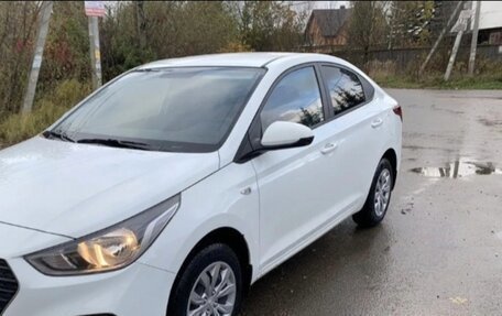 Hyundai Solaris II рестайлинг, 2018 год, 950 000 рублей, 3 фотография