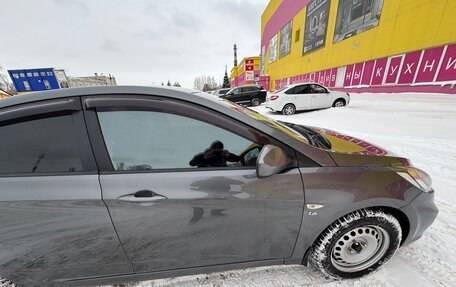 Hyundai Solaris II рестайлинг, 2011 год, 750 000 рублей, 3 фотография