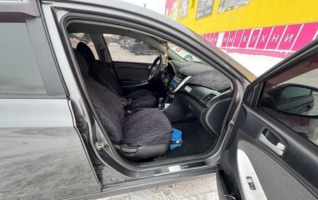 Hyundai Solaris II рестайлинг, 2011 год, 750 000 рублей, 12 фотография