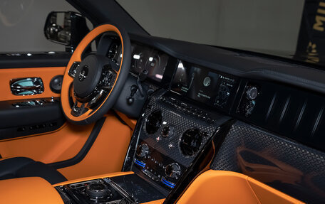 Rolls-Royce Cullinan, 2025 год, 69 500 000 рублей, 30 фотография