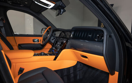 Rolls-Royce Cullinan, 2025 год, 69 500 000 рублей, 26 фотография