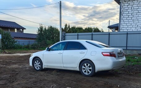 Toyota Camry, 2011 год, 1 250 000 рублей, 2 фотография