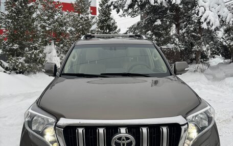 Toyota Land Cruiser Prado 150 рестайлинг 2, 2015 год, 2 900 000 рублей, 2 фотография