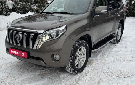 Toyota Land Cruiser Prado 150 рестайлинг 2, 2015 год, 2 900 000 рублей, 3 фотография