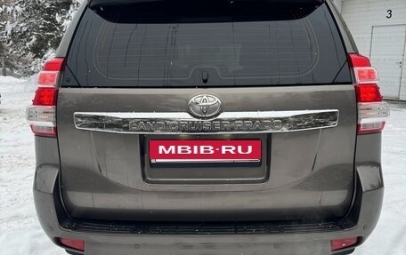 Toyota Land Cruiser Prado 150 рестайлинг 2, 2015 год, 2 900 000 рублей, 4 фотография