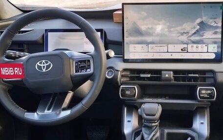 Toyota RAV4, 2025 год, 3 700 000 рублей, 3 фотография