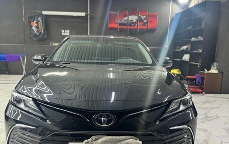 Toyota Camry, 2023 год, 3 600 000 рублей, 2 фотография