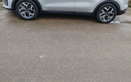 KIA Sportage IV рестайлинг, 2019 год, 1 830 000 рублей, 2 фотография